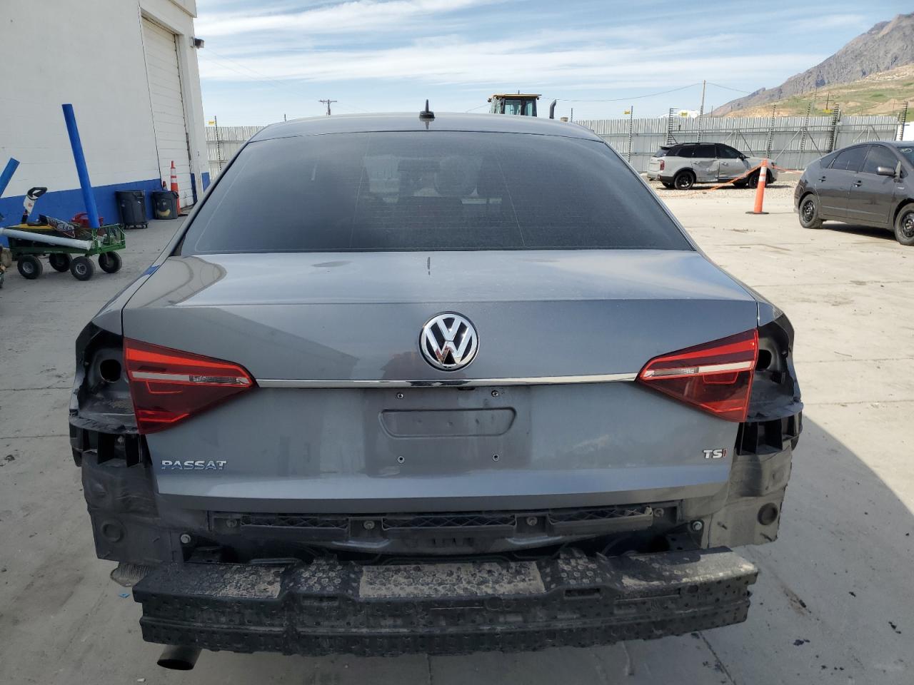 1VWAT7A35HC084501 2017 Volkswagen Passat S