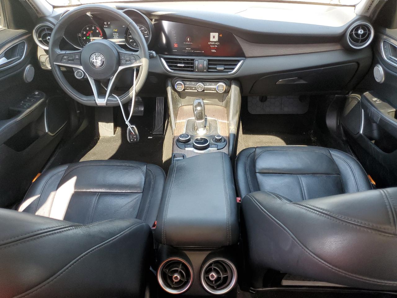 ZARFAECN8H7548526 2017 Alfa Romeo Giulia Ti