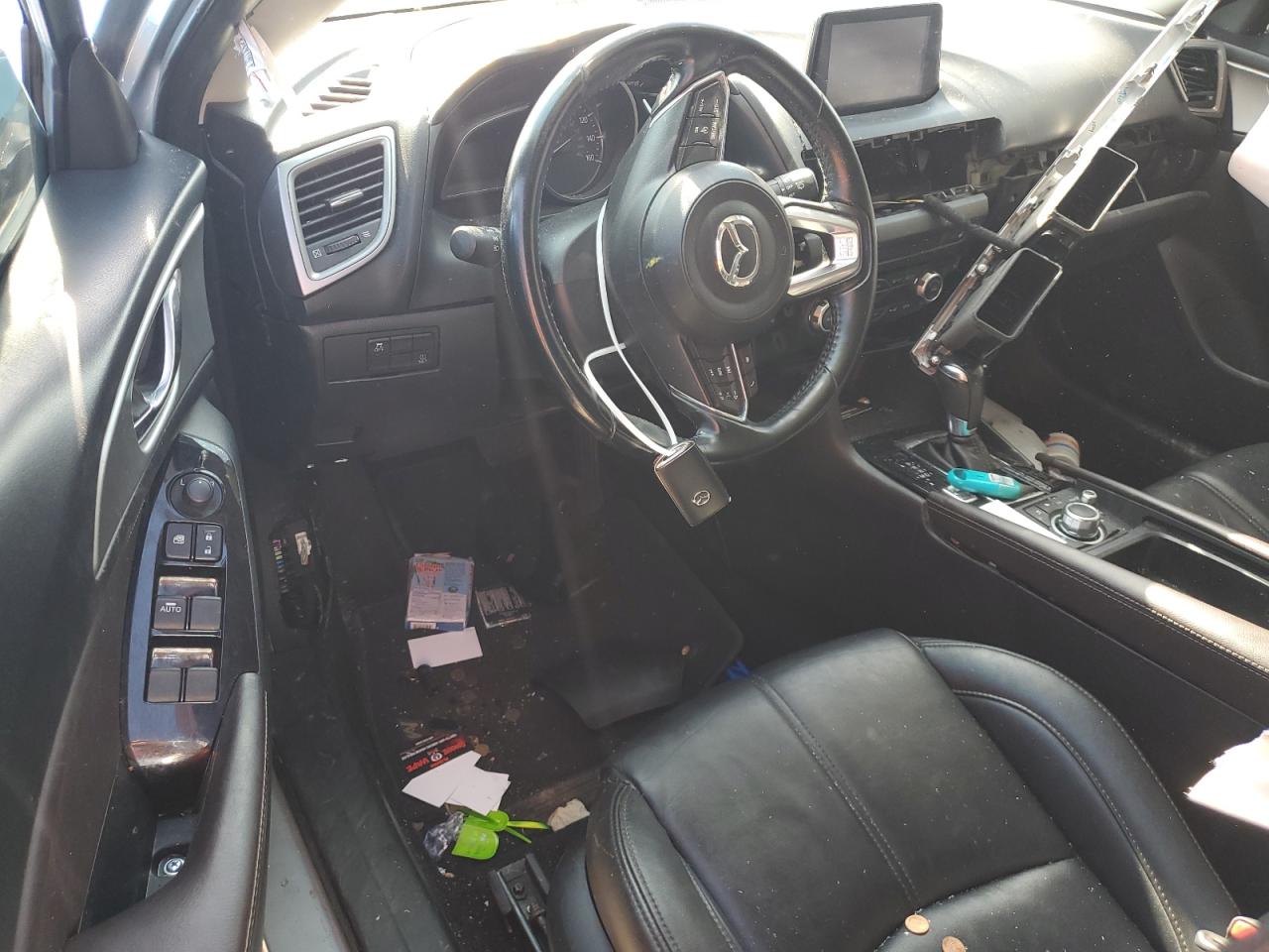 3MZBN1L38JM181026 2018 Mazda 3 Touring