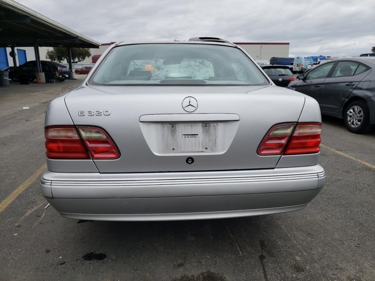 WDBJF65JXYB119339 2000 Mercedes-Benz E 320