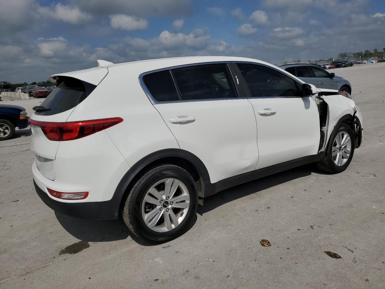 KNDPM3AC9J7457072 2018 Kia Sportage Lx