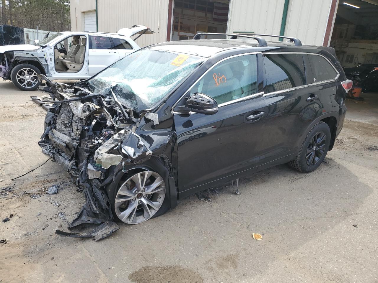 5TDBKRFH4GS308154 2016 Toyota Highlander Le