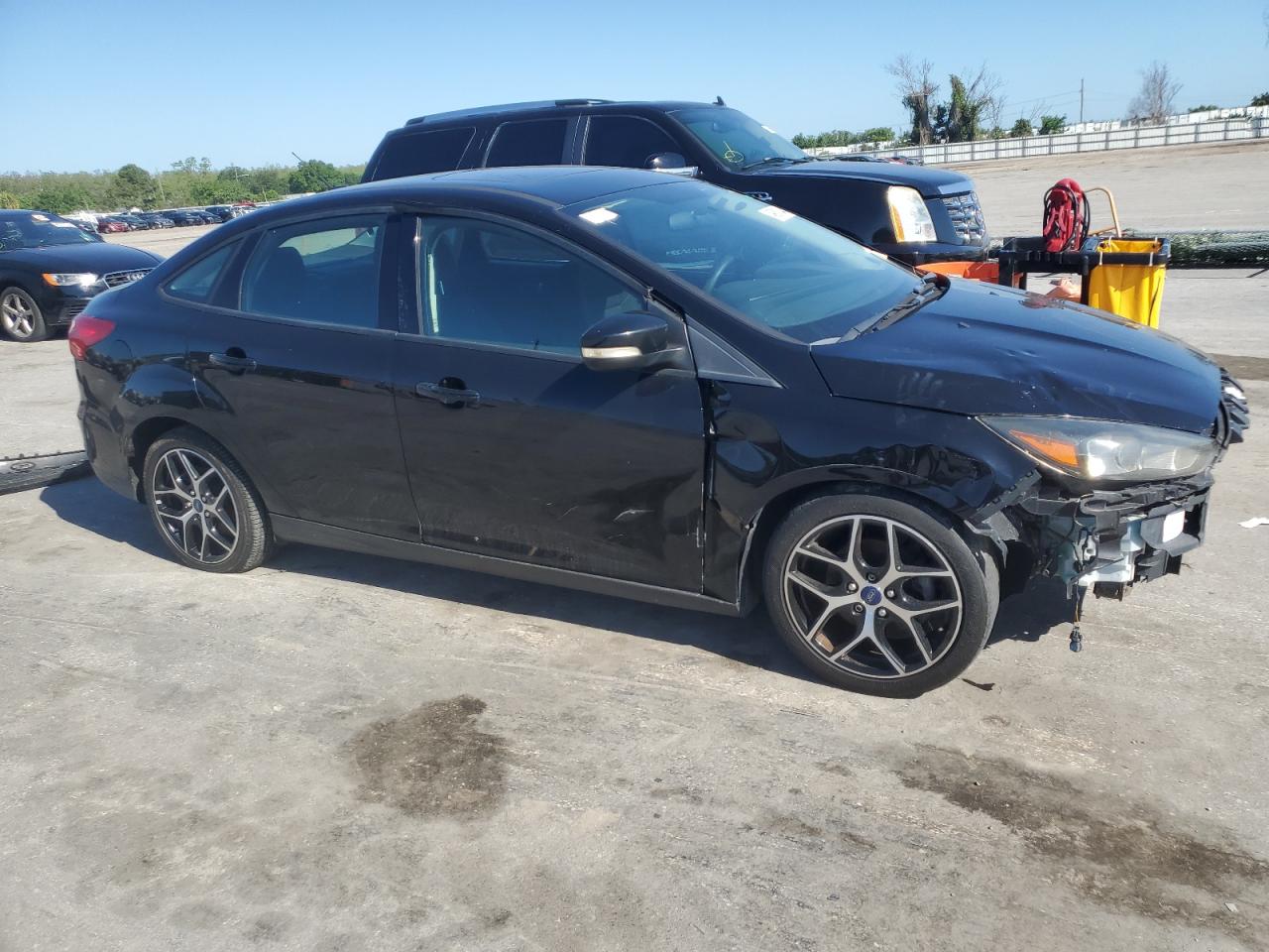 2017 Ford Focus Sel vin: 1FADP3H22HL248271