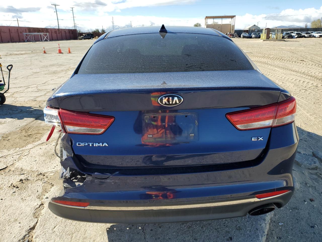 5XXGU4L32JG183661 2018 Kia Optima Ex