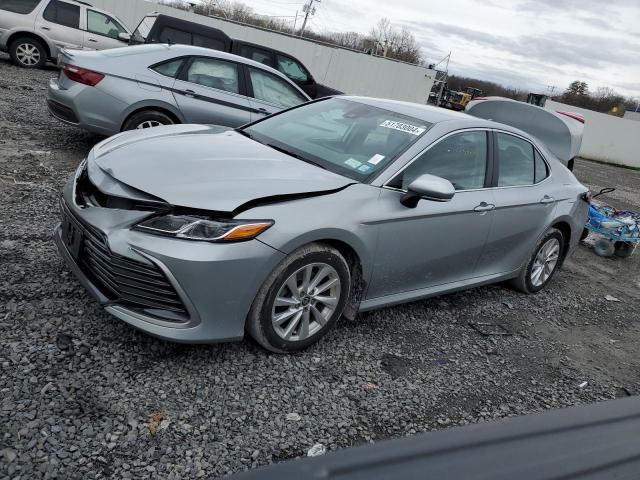 Lot #2526641028 2021 TOYOTA CAMRY LE salvage car