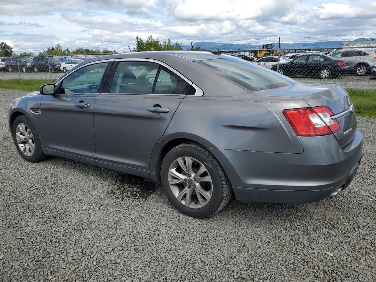 1FAHP2EW8BG147738 2011 Ford Taurus Sel