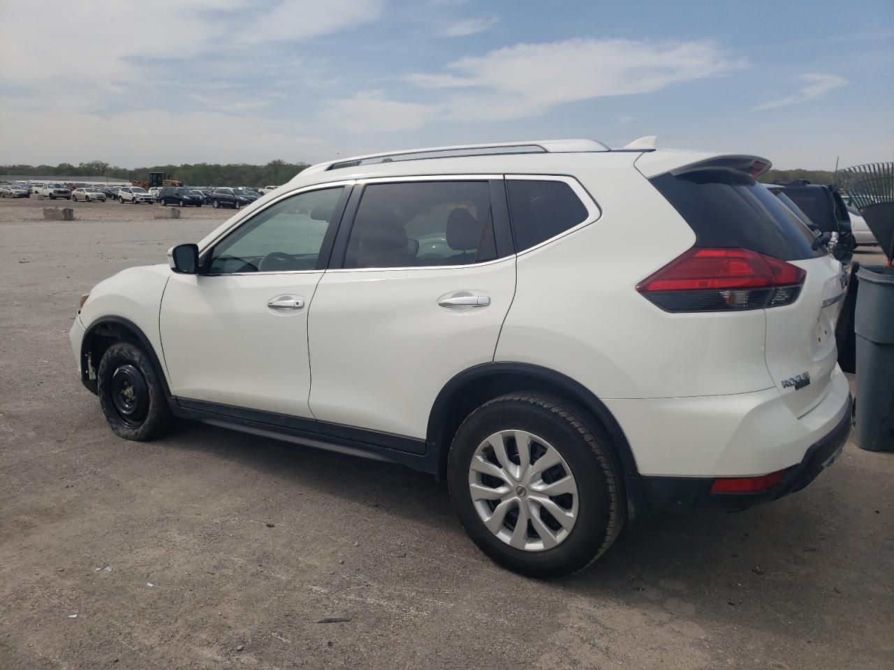 2017 Nissan Rogue S vin: KNMAT2MTXHP594403