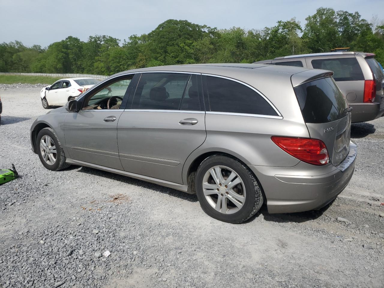 4JGCB65E19A090440 2009 Mercedes-Benz R 350 4Matic