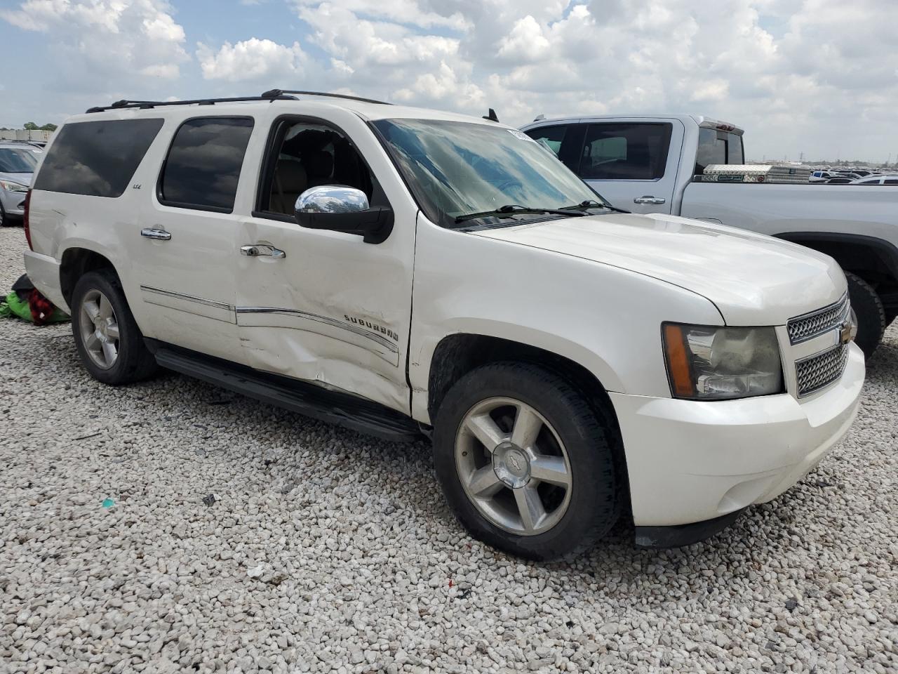 1GNSCKE07BR395739 2011 Chevrolet Suburban C1500 Ltz