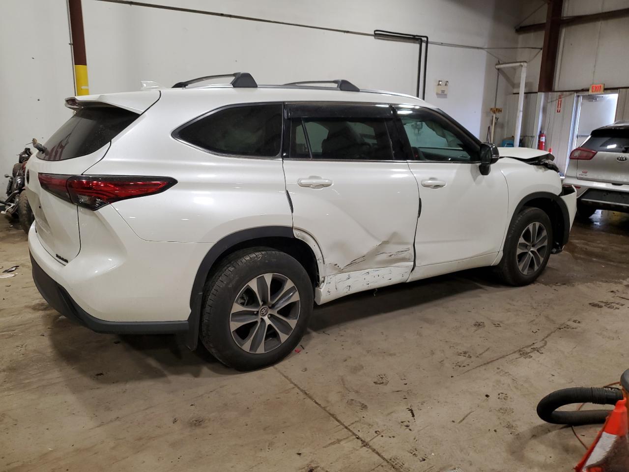5TDGZRBH3MS547469 2021 Toyota Highlander Xle