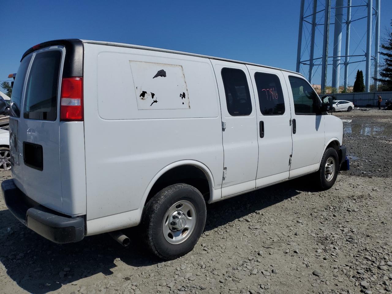 1GCWGAFP8J1254311 2018 Chevrolet Express G2500