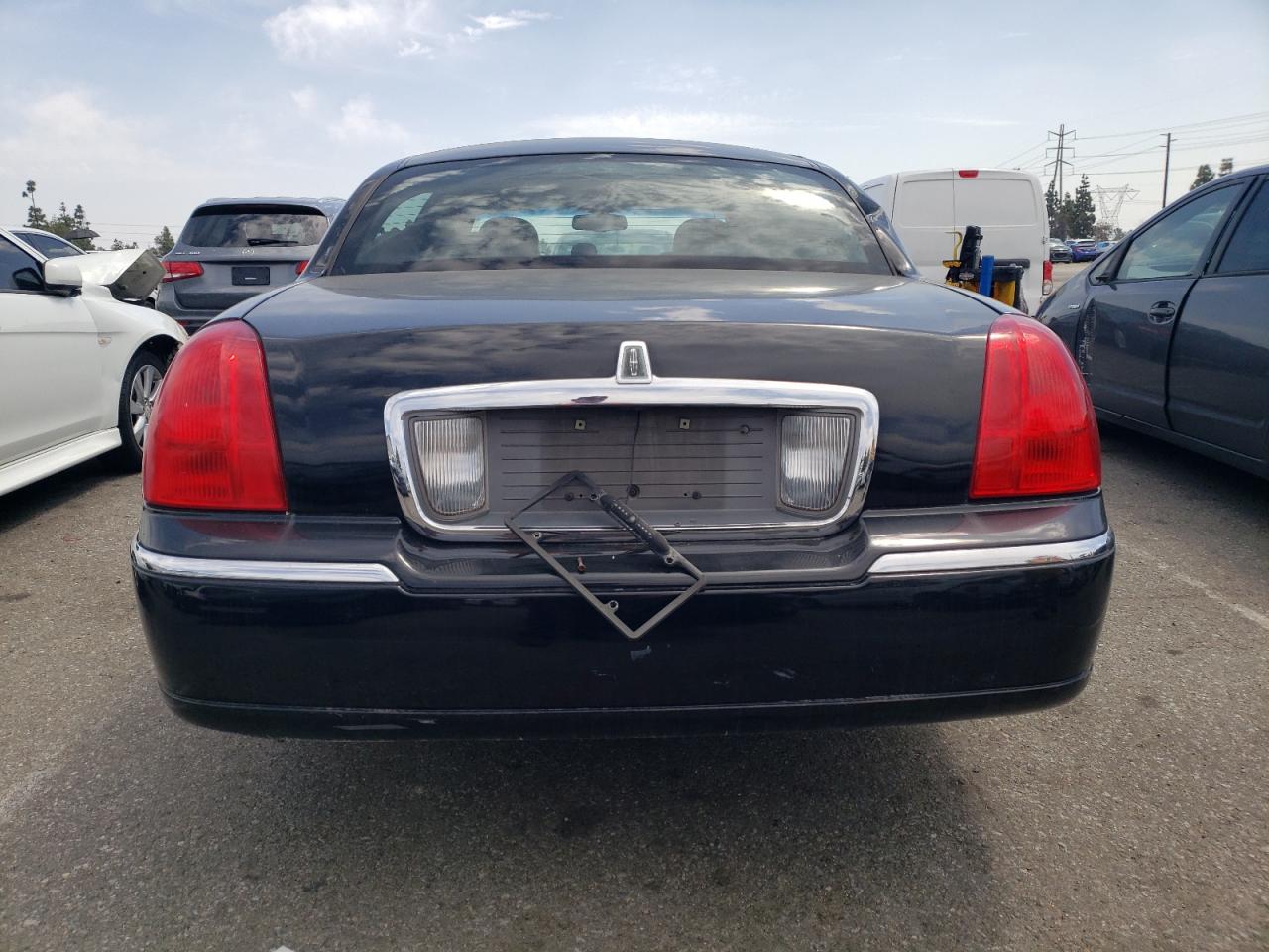 1LNHM85W97Y604477 2007 Lincoln Town Car Signature Long Wheelbase