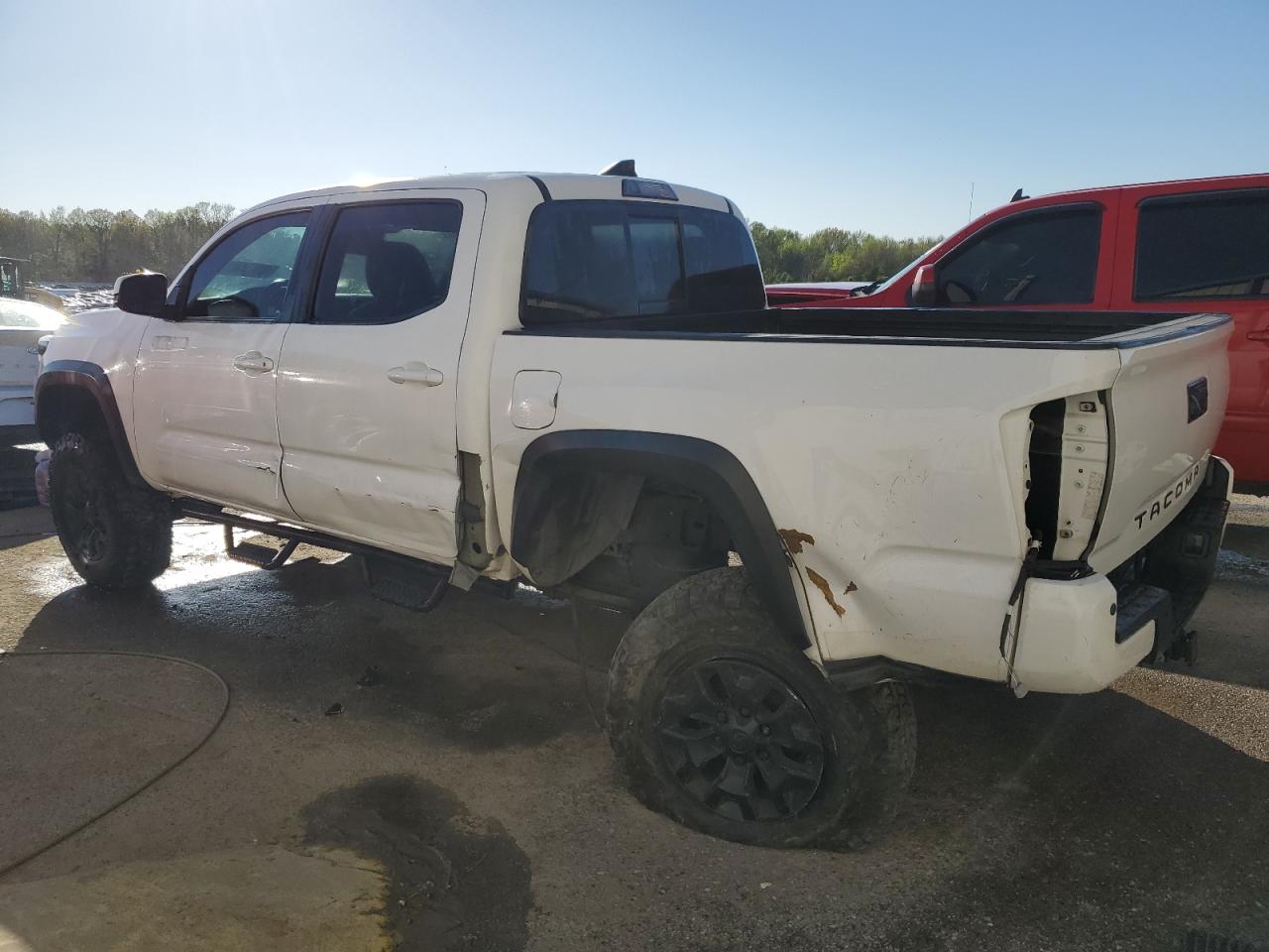 VIN: 5TFCZ5AN3JX157041 2018 TOYOTA TACOMA