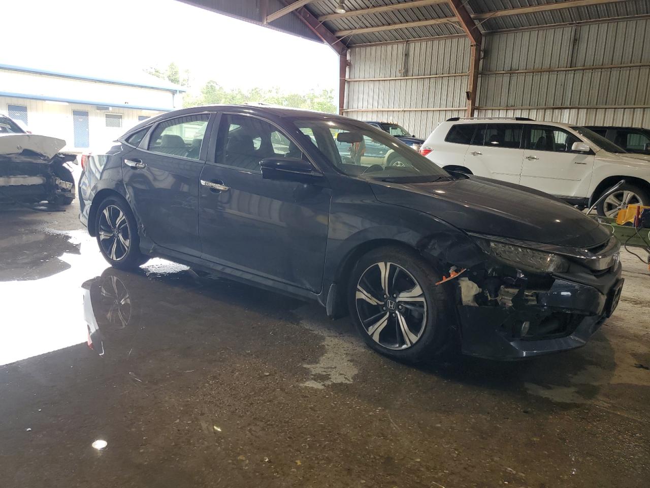 2018 Honda Civic Touring vin: JHMFC1F95JX022998