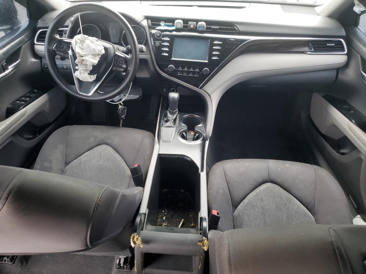 2018 Toyota Camry L vin: 4T1B11HK0JU608348