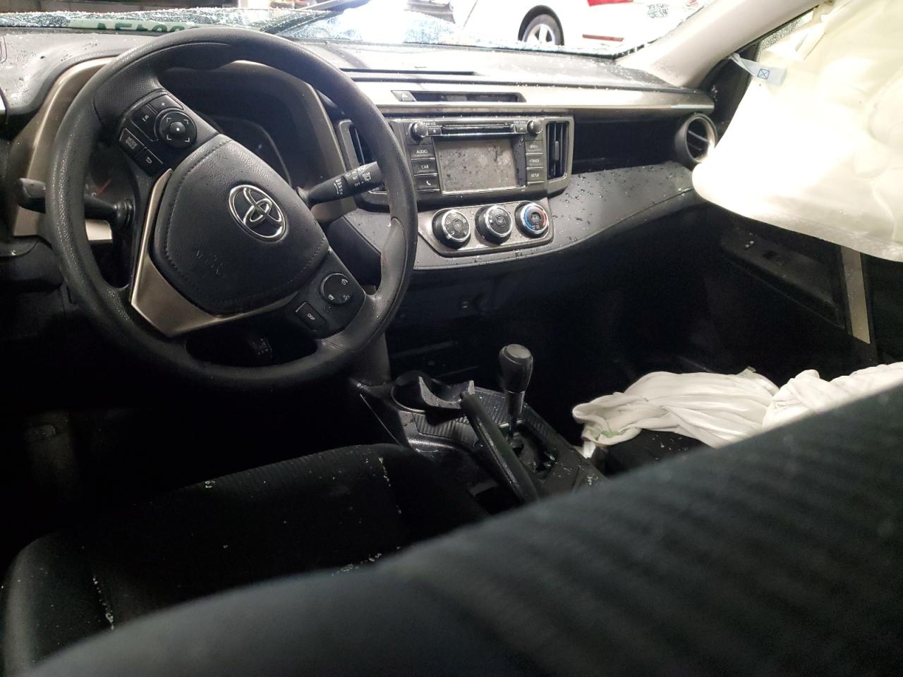 JTMBFREV4FD155524 2015 Toyota Rav4 Le