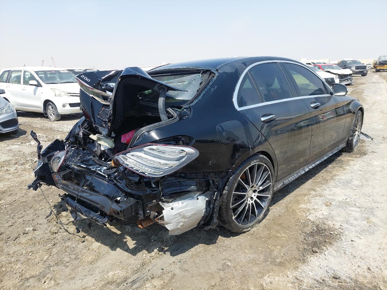 WDDWF4CB3FR061138 Auction: COPART UAE Lot: 52177814 Location: DUBAI INDUSTRIAL CITY - DUBAI WDDWF4CB3FR061138 MERCEDES BENZ C200 2015 BLACK Photo 4