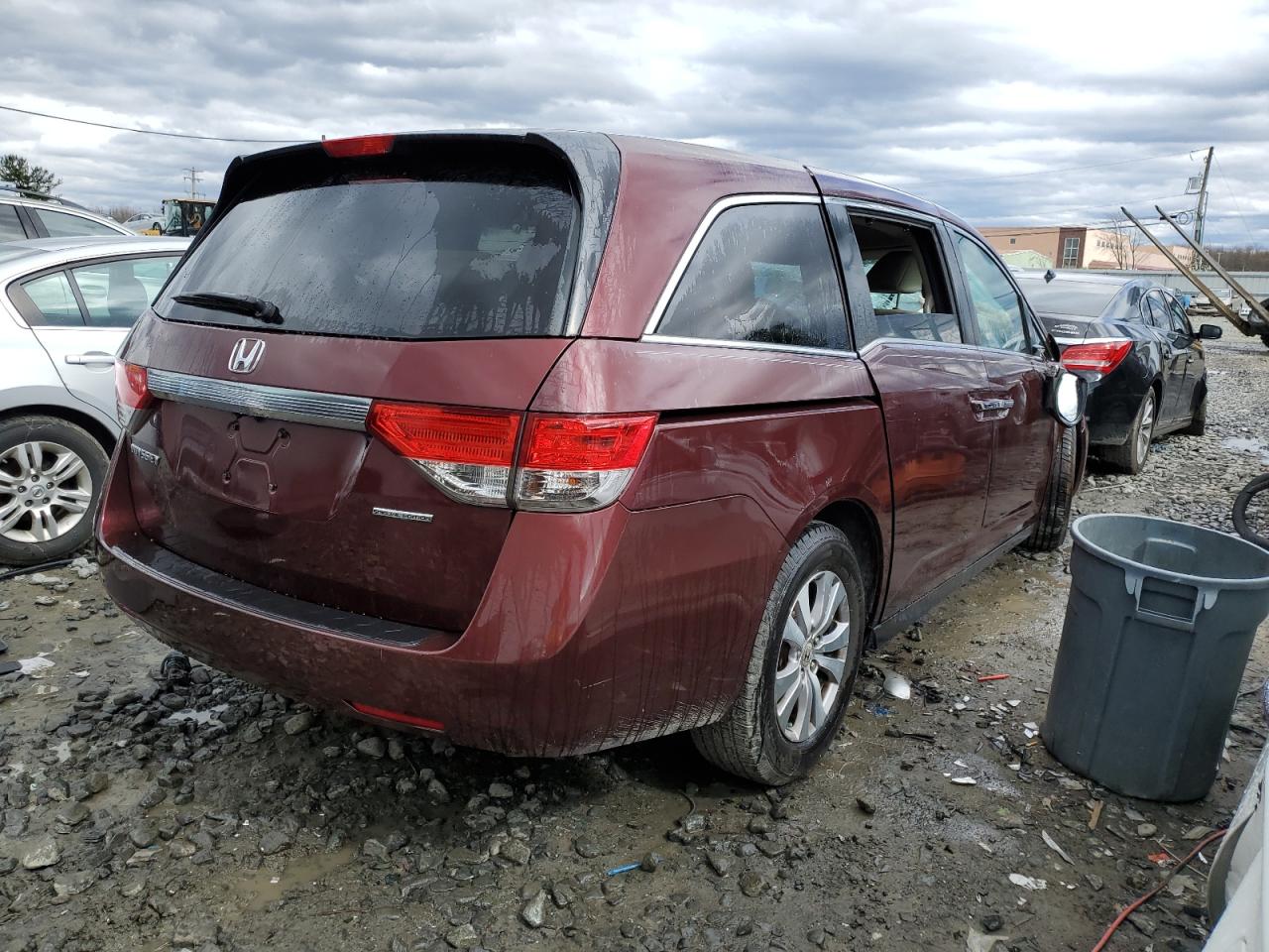 2016 Honda Odyssey Se vin: 5FNRL5H36GB135005