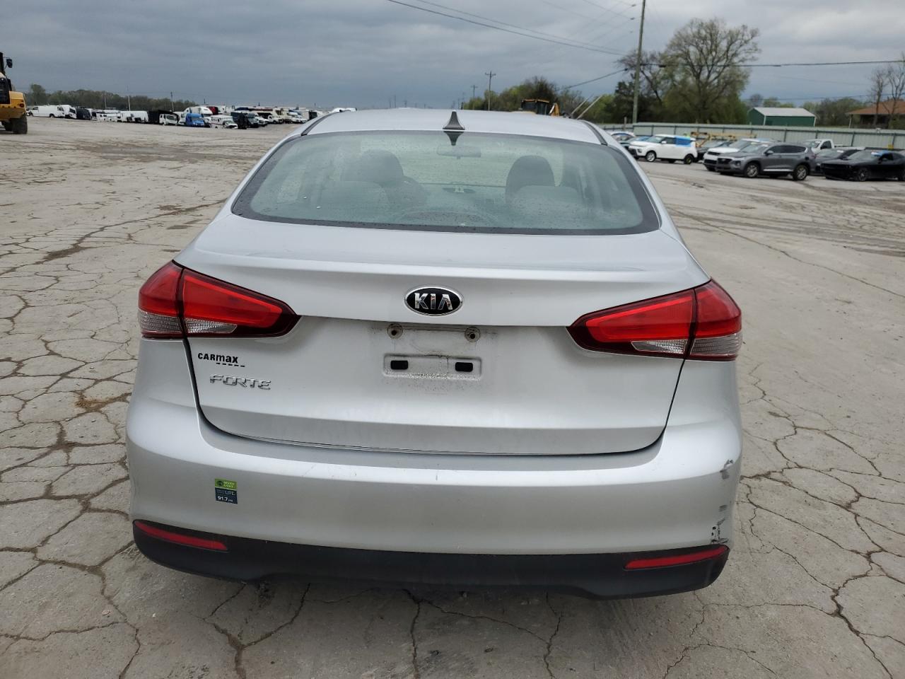 3KPFK4A72JE233992 2018 Kia Forte Lx