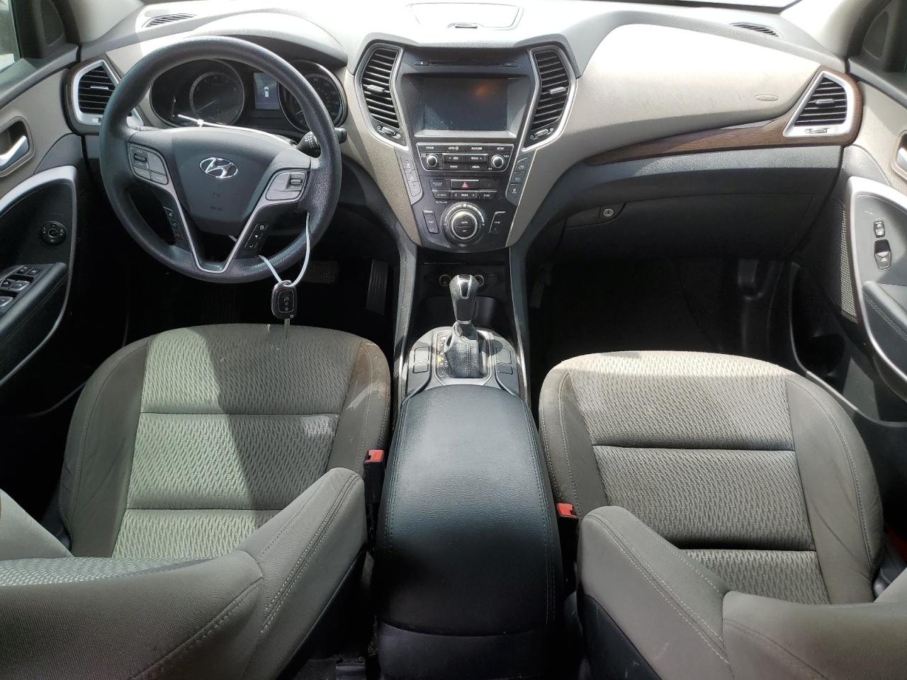 KM8SMDHF2HU216817 2017 Hyundai Santa Fe Se