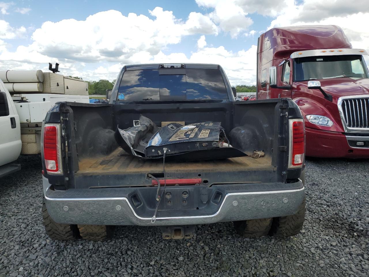 3C63RRML4JG310961 2018 Ram 3500 Laramie