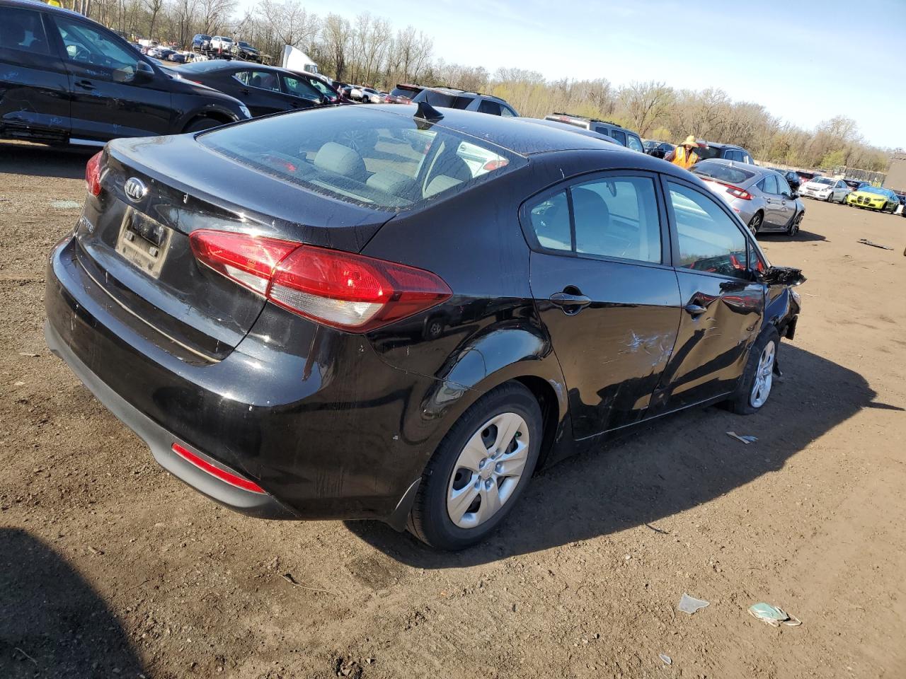 3KPFK4A7XHE029838 2017 Kia Forte Lx