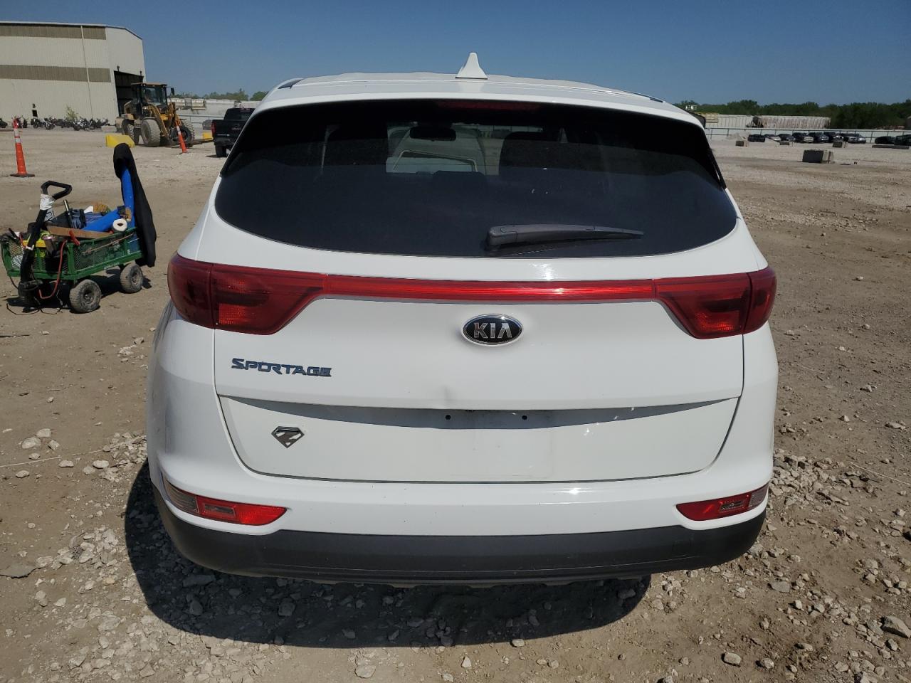 KNDPMCAC4J7329483 2018 Kia Sportage Lx