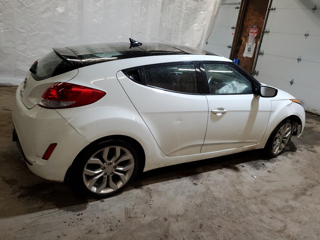 2013 Hyundai Veloster vin: KMHTC6AD6DU092198