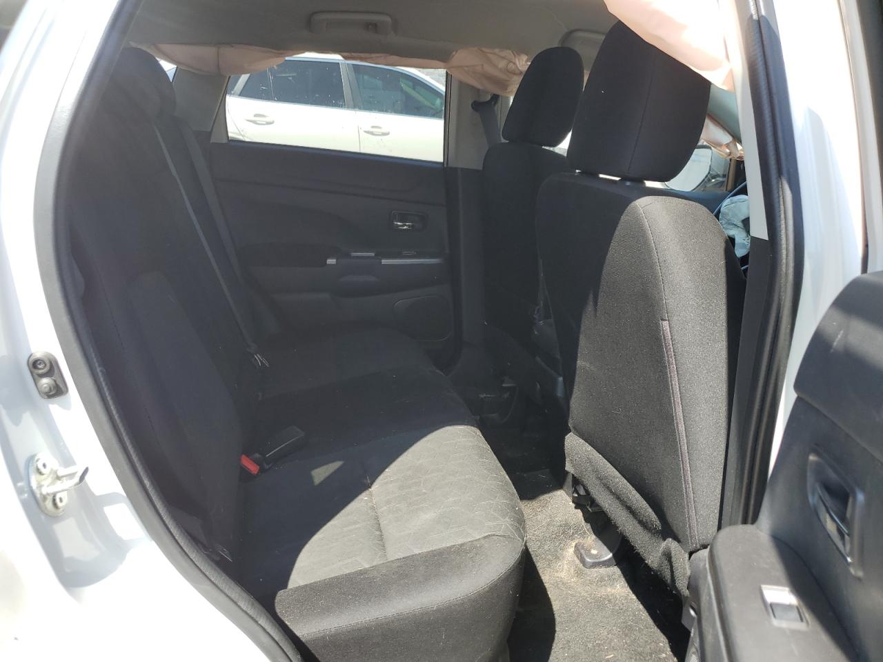 MITSUBISHI OUTLANDER SE