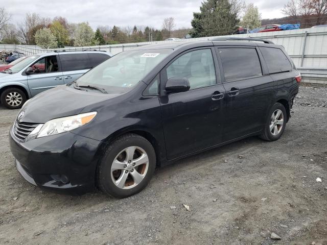 Lot #2537420495 2015 TOYOTA SIENNA LE salvage car