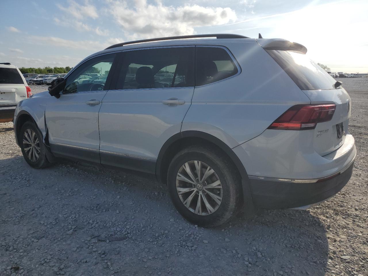 3VV3B7AX3JM125988 2018 Volkswagen Tiguan Se