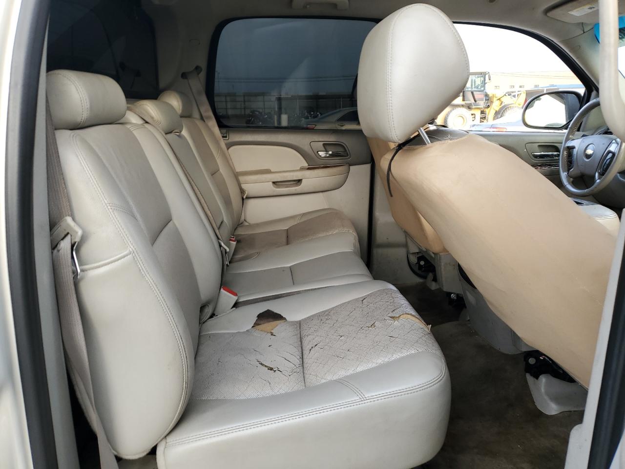 3GNMCGE01BG323988 2011 Chevrolet Avalanche Ltz