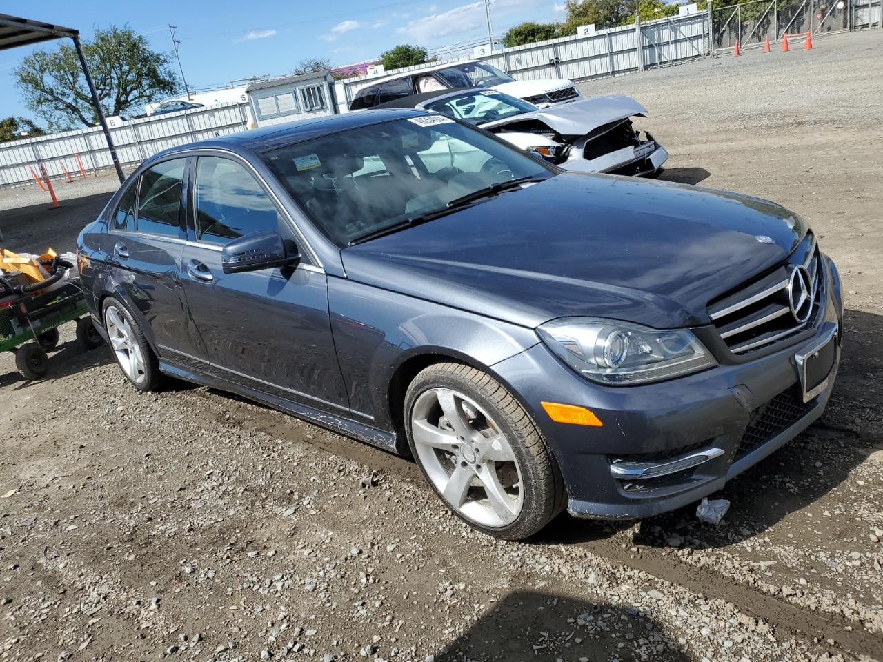 2014 Mercedes-Benz C 350 vin: WDDGF5HBXEG157197