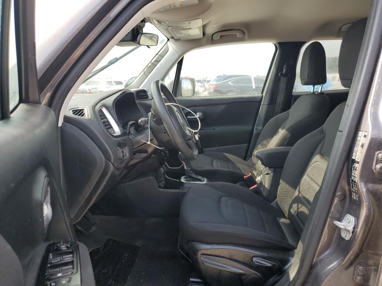 ZACNJABB7KPK70585 2019 Jeep Renegade Latitude