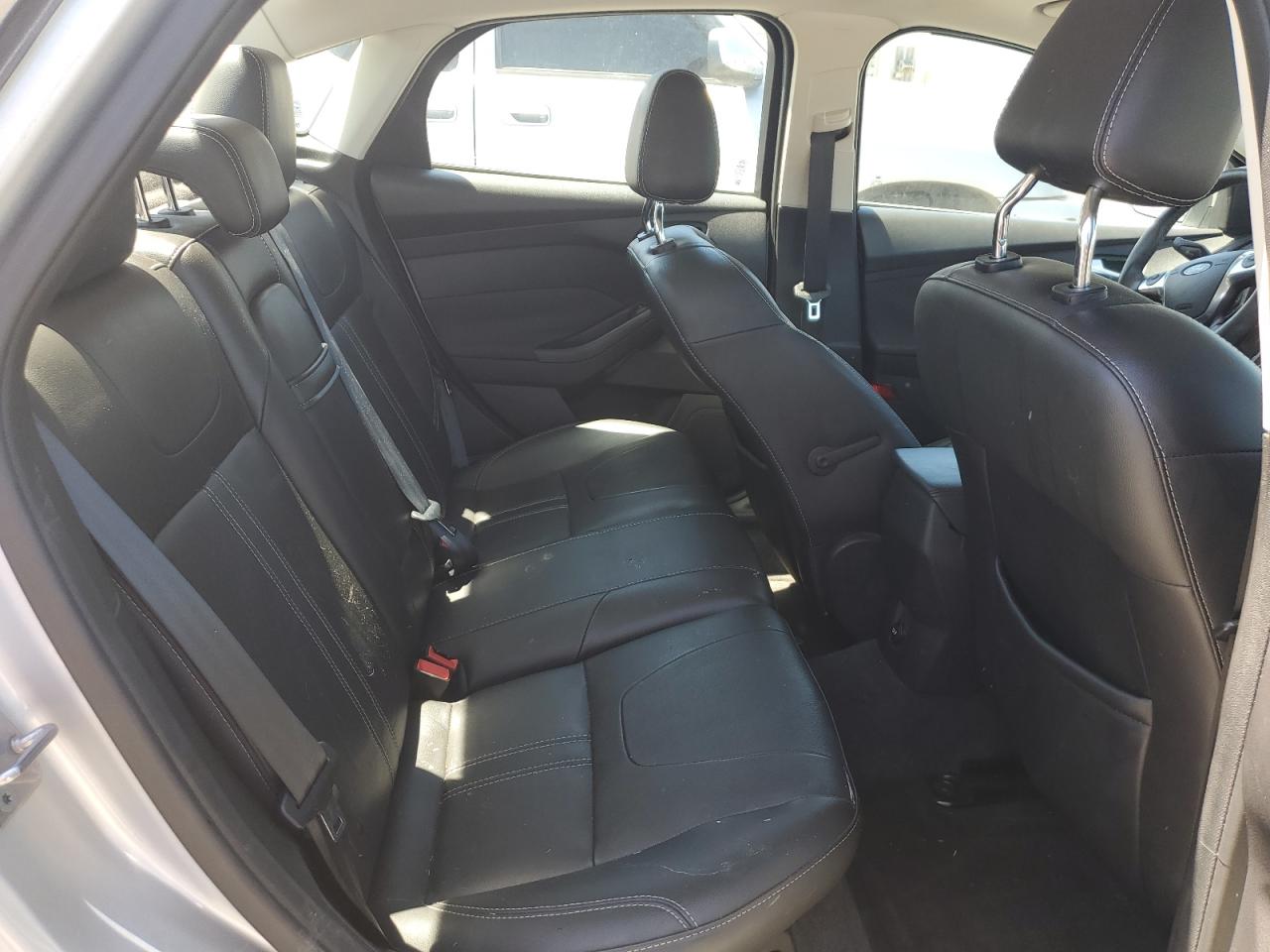 1FAHP3H20CL138233 2012 Ford Focus Sel