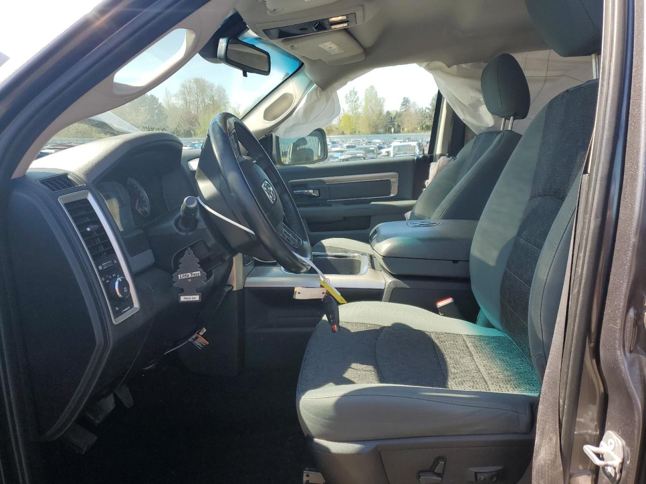 1C6RR7GG5GS176735 2016 Ram 1500 Slt