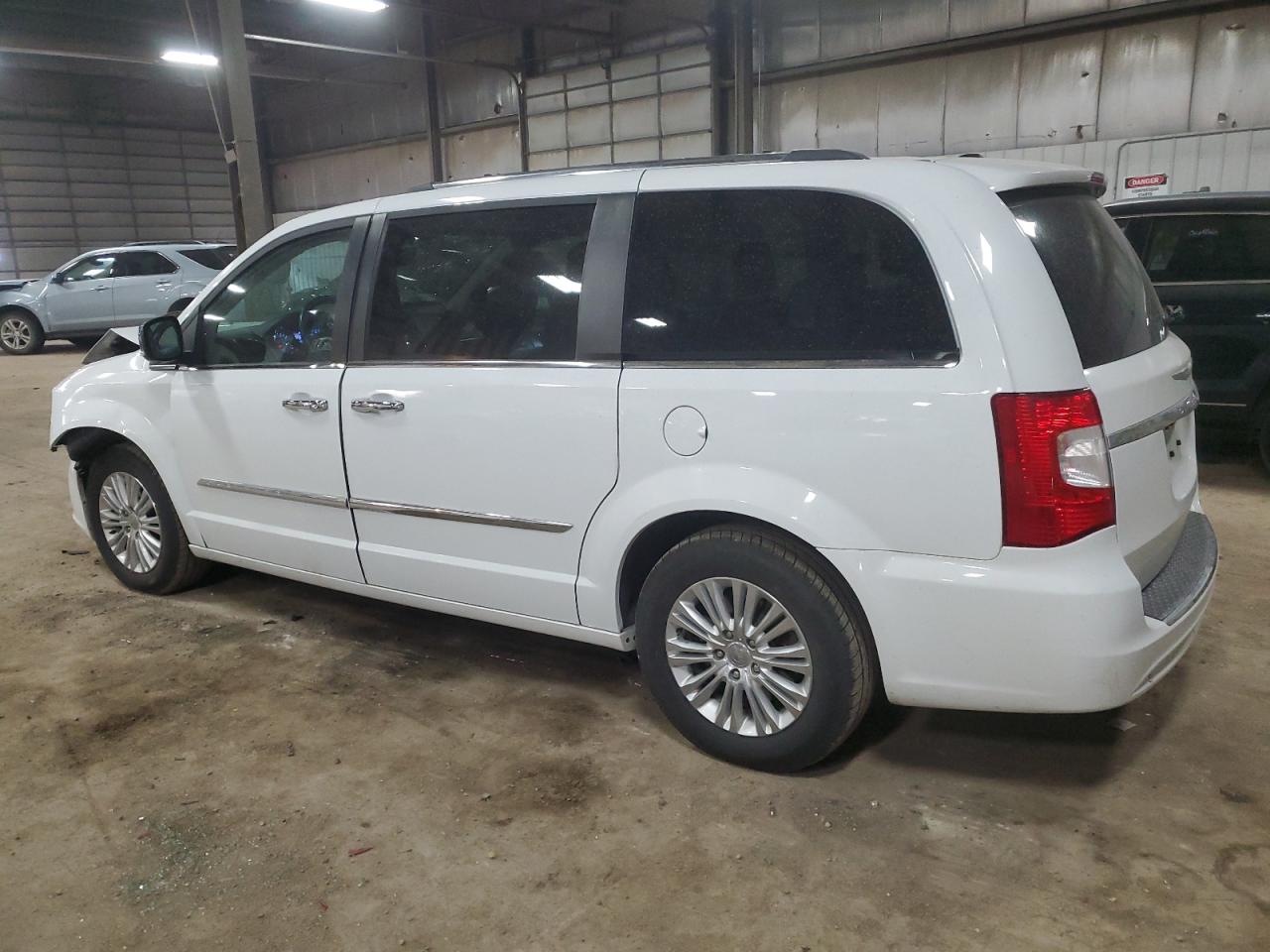 2C4RC1JG6GR239083 2016 Chrysler Town & Country Limited