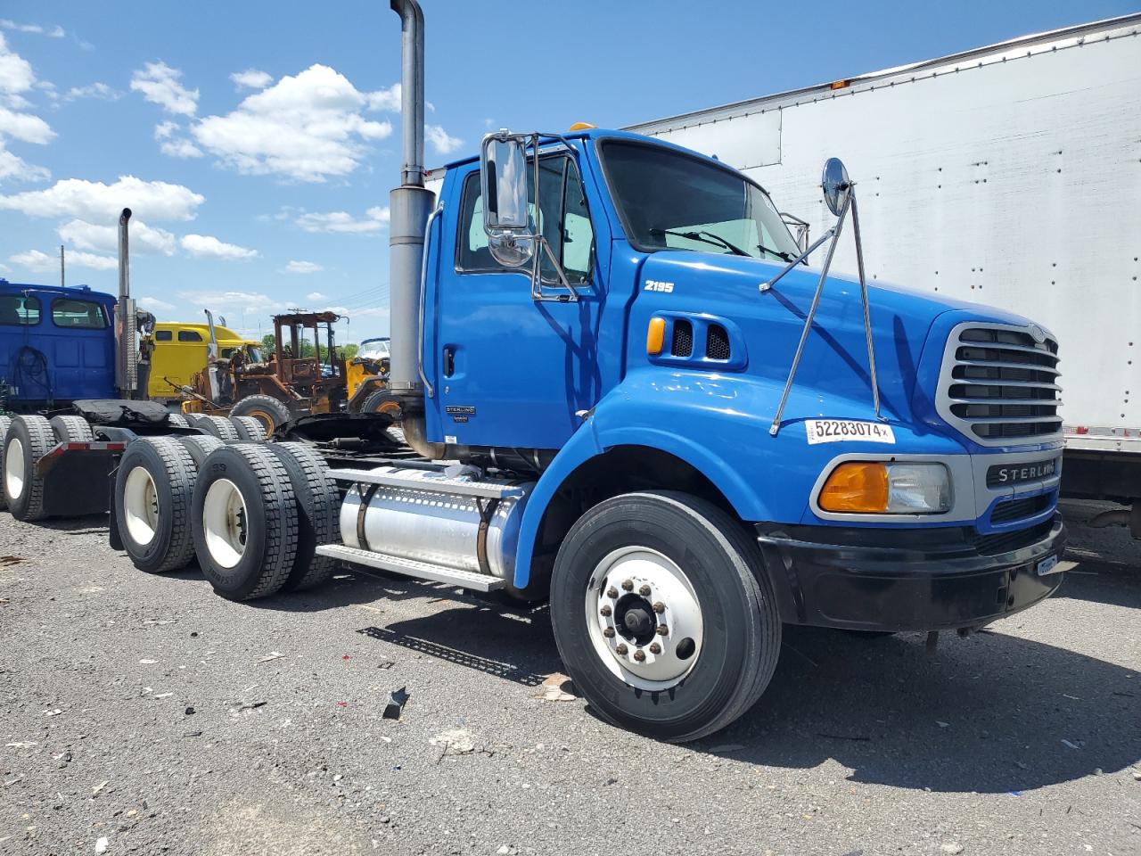 Lot #2492282082 2004 STERLING TRUCK AT 9500