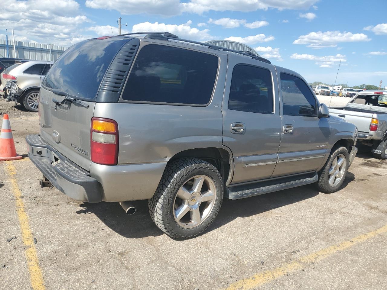 1GNEC13T21J122077 2001 Chevrolet Tahoe C1500