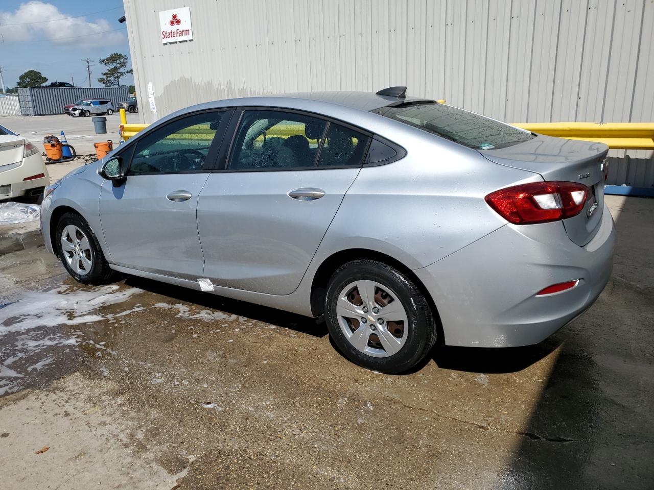 2018 Chevrolet Cruze Ls vin: 1G1BC5SM1J7188378