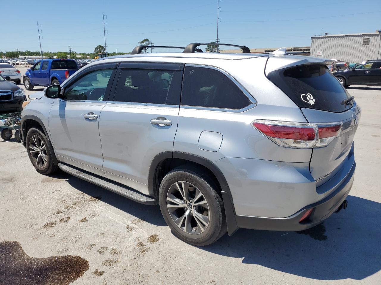 5TDKKRFH9GS122125 2016 Toyota Highlander Xle