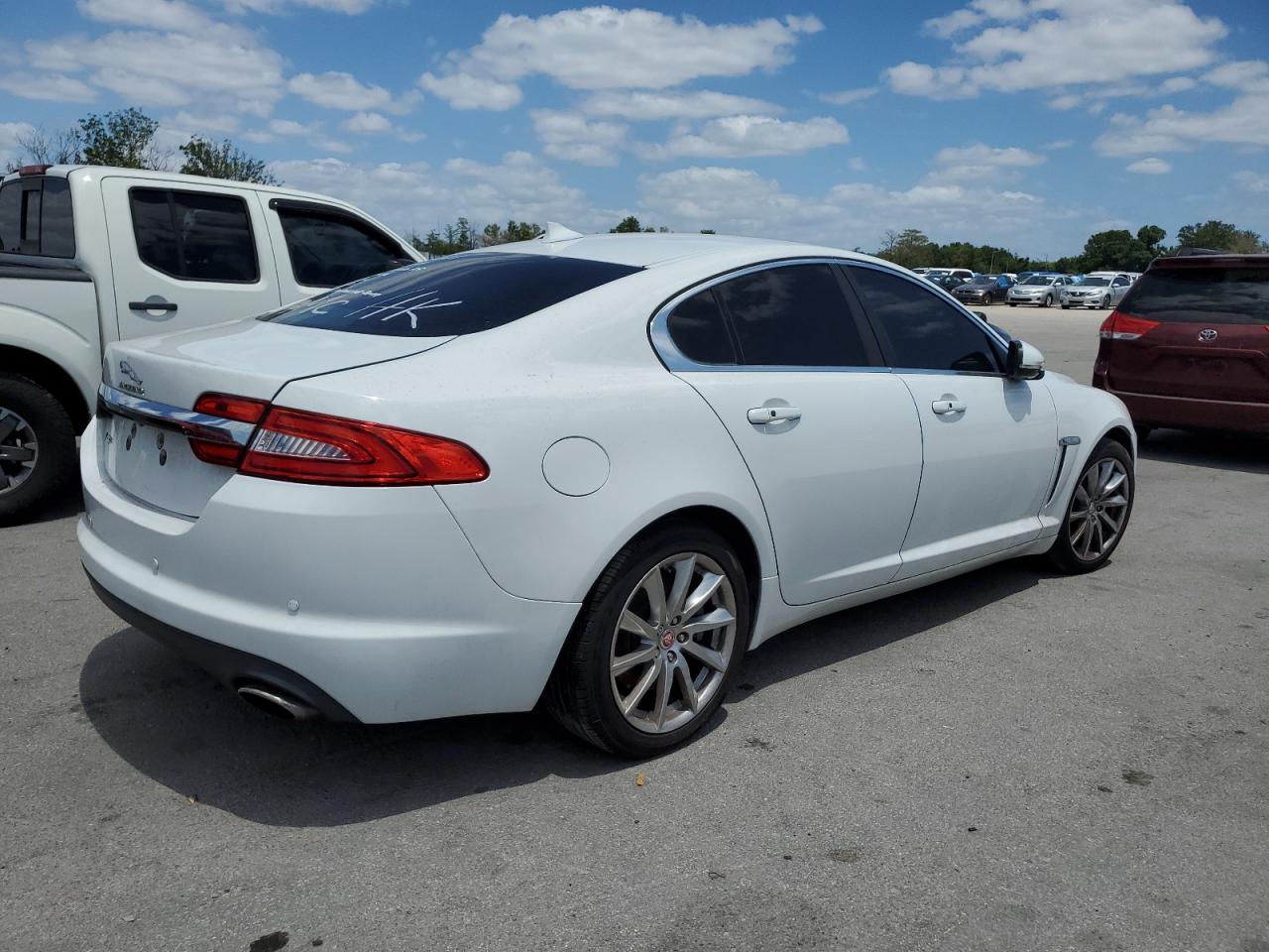 2015 Jaguar Xf 2.0T Premium vin: SAJWA0FS6FPU86301