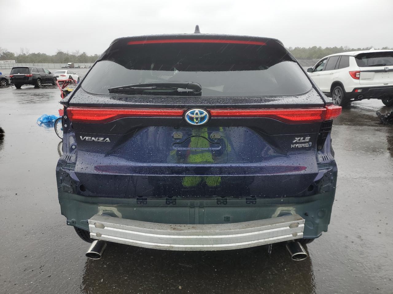 JTEAAAAH7NJ117227 2022 Toyota Venza Le