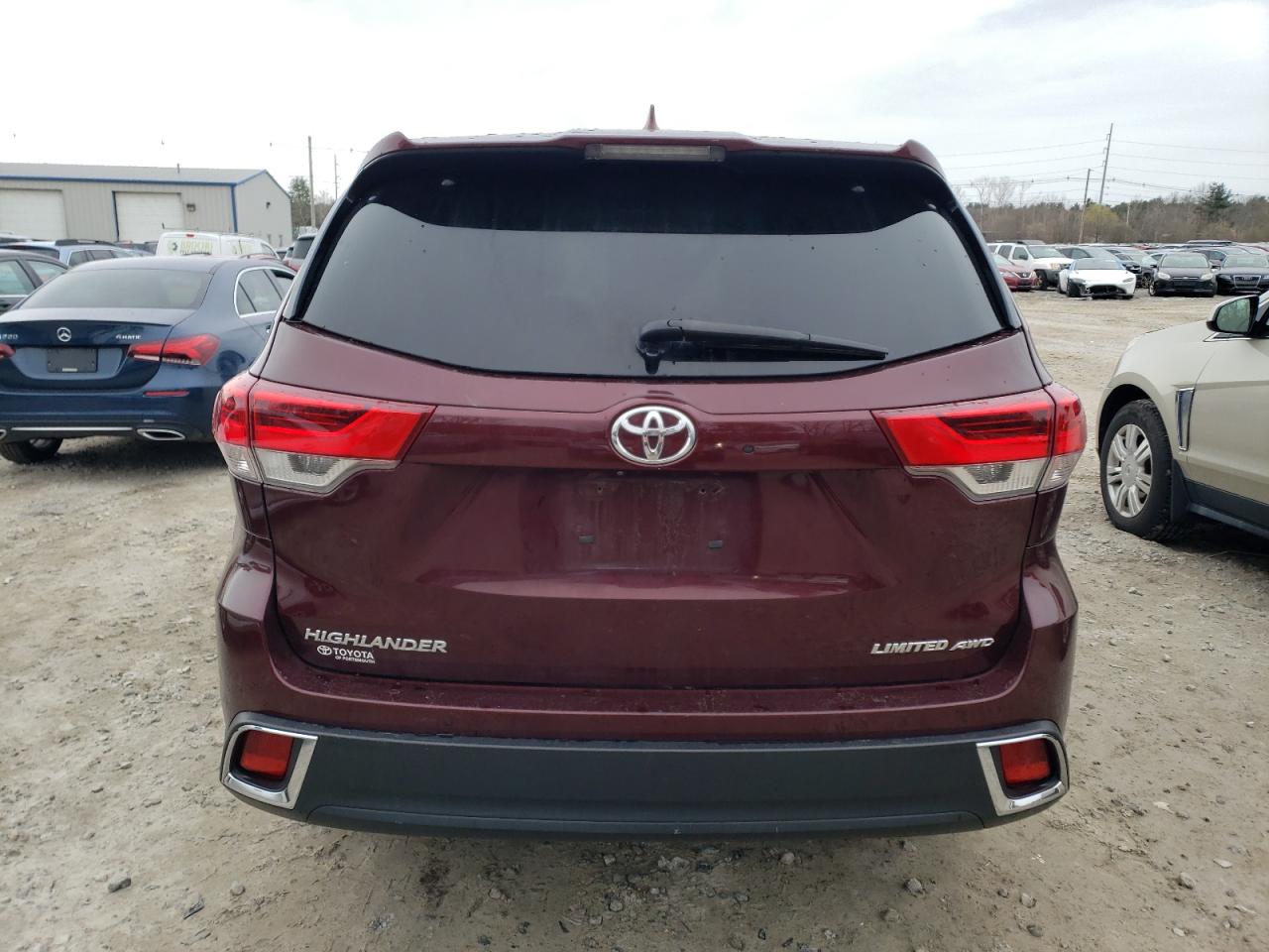 5TDDZRFH4JS892986 2018 Toyota Highlander Limited