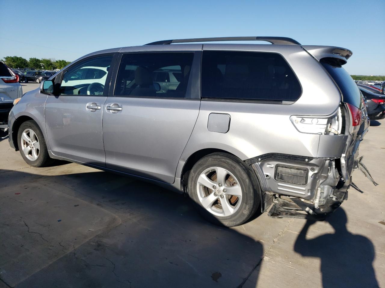 5TDKK3DC4BS025699 2011 Toyota Sienna Le