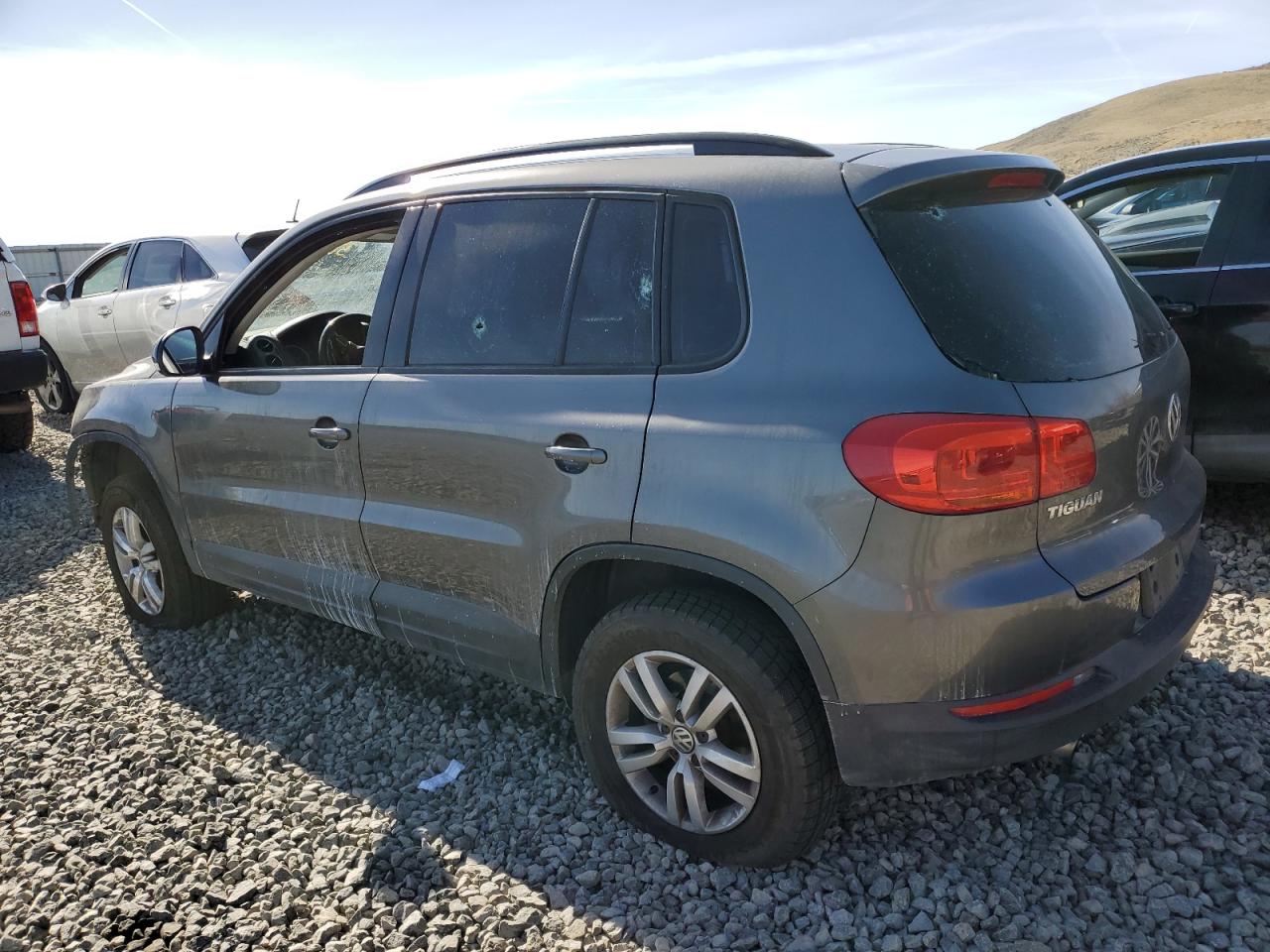 WVGAV7AX7GW583387 2016 Volkswagen Tiguan S