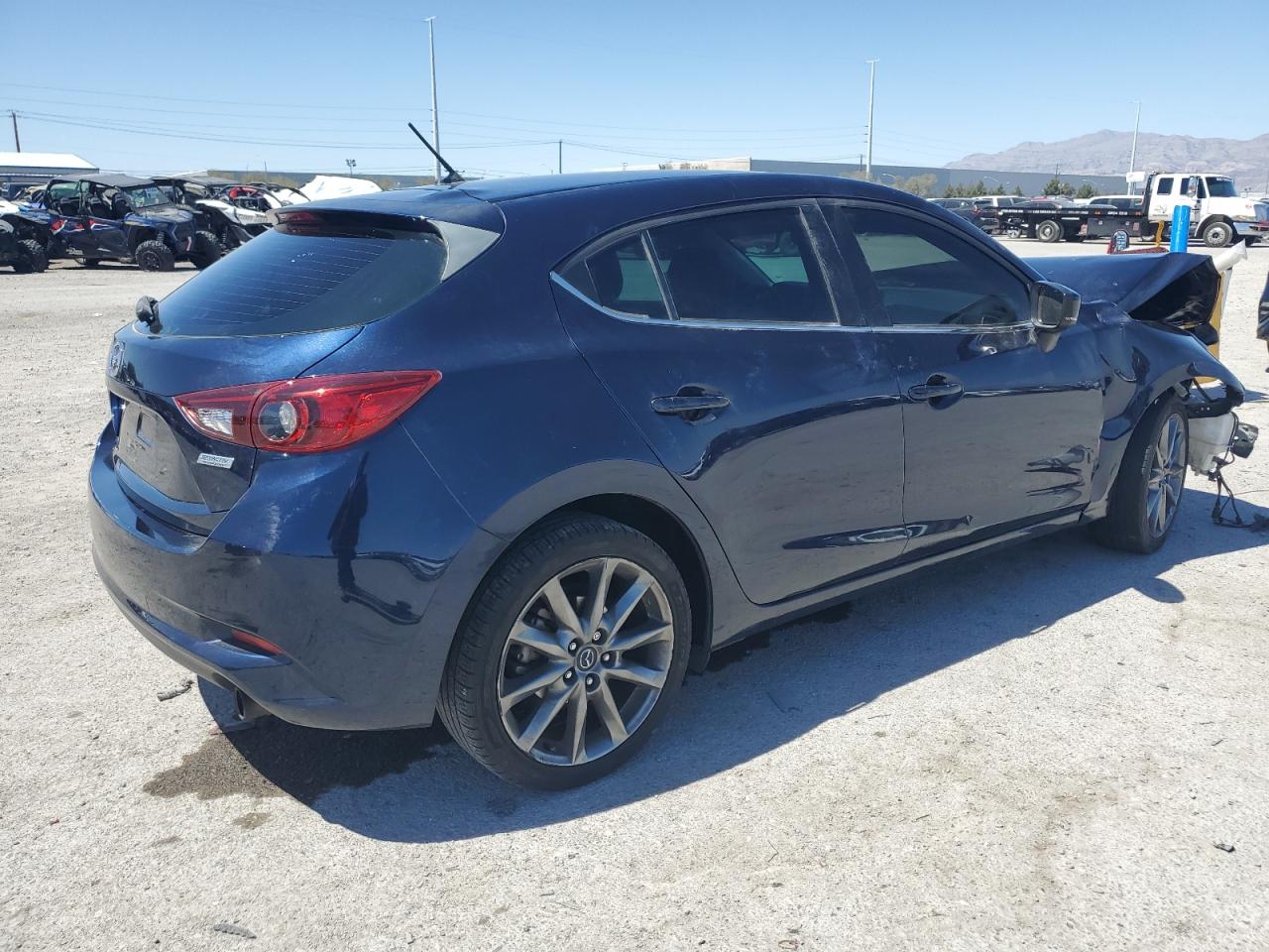 2018 Mazda 3 Touring vin: 3MZBN1L35JM270374