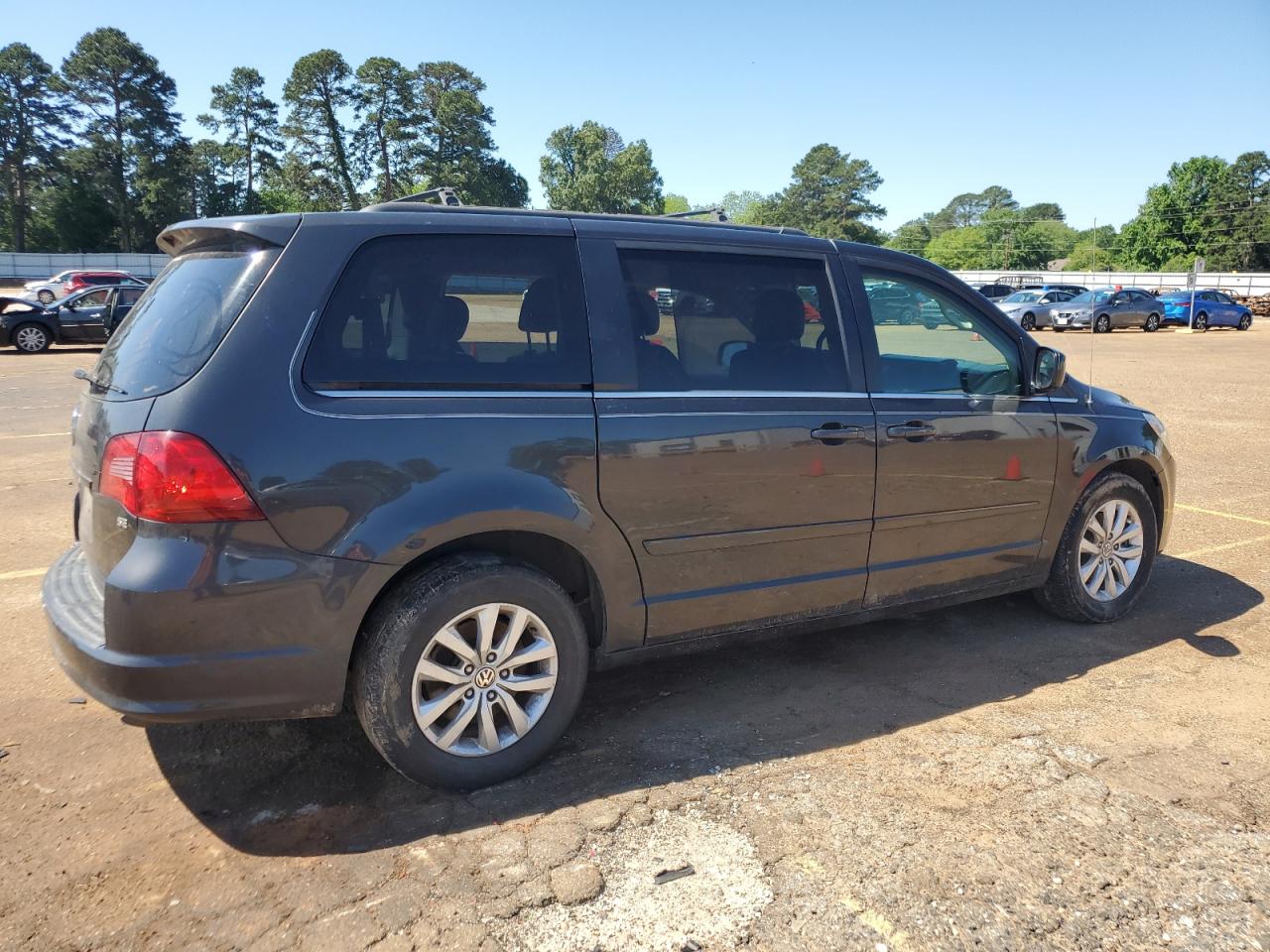 2C4RVABG9CR393399 2012 Volkswagen Routan Se