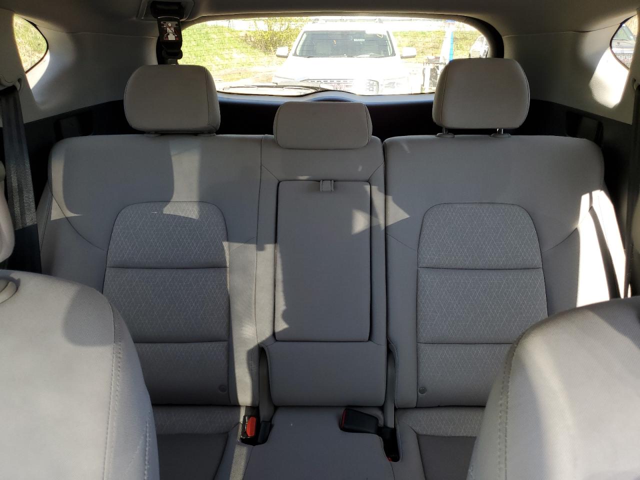 KM8J2CA42JU766688 2018 Hyundai Tucson Se