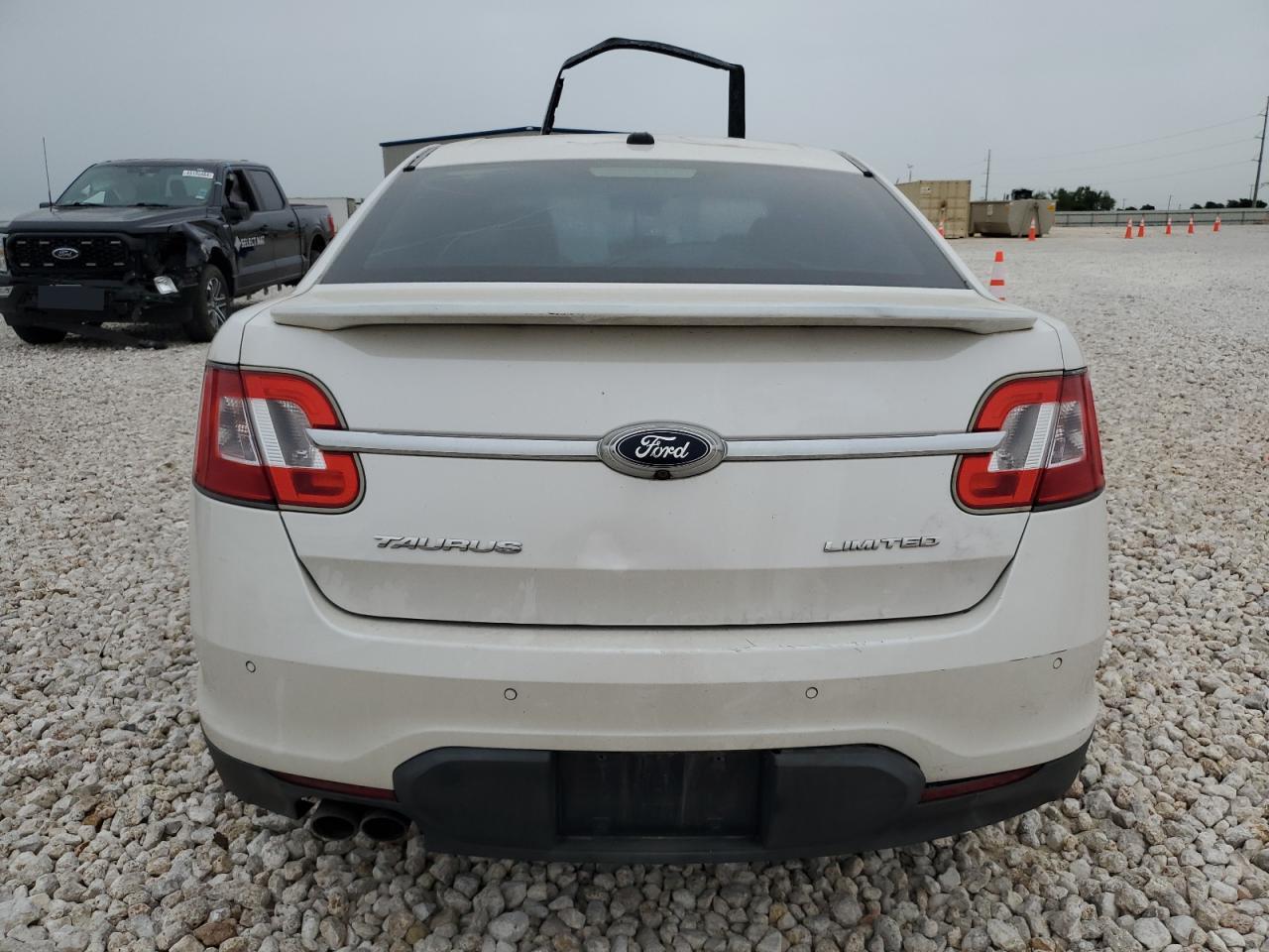 1FAHP2FW7BG157174 2011 Ford Taurus Limited